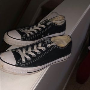 Black low top converse